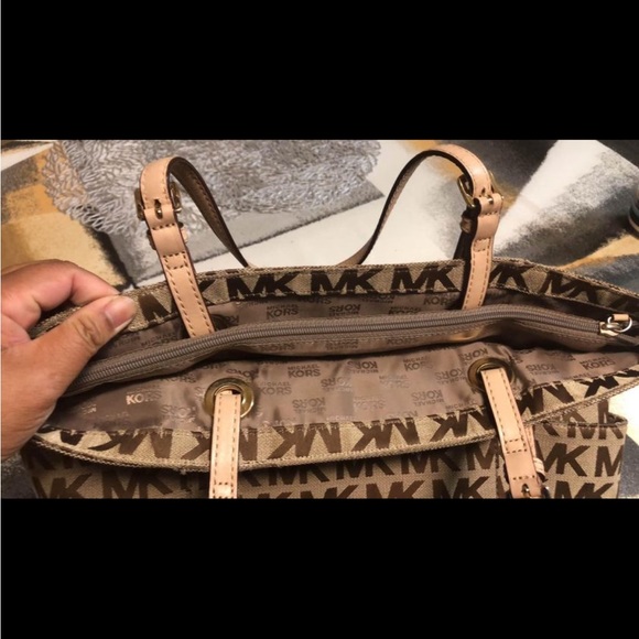 Coach - Picture 6 of 7